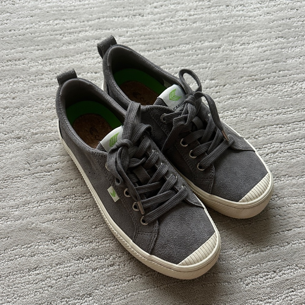 Cariuma Women’s Charcoal Gray Suede OCA Low Sneakers